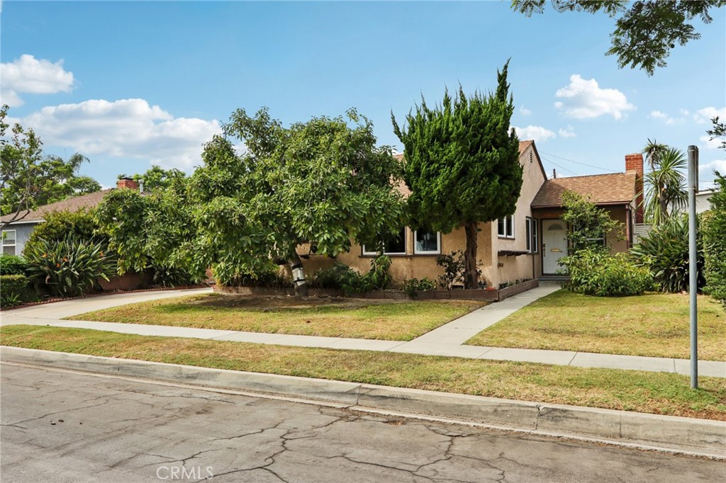 3361 N Bellflower