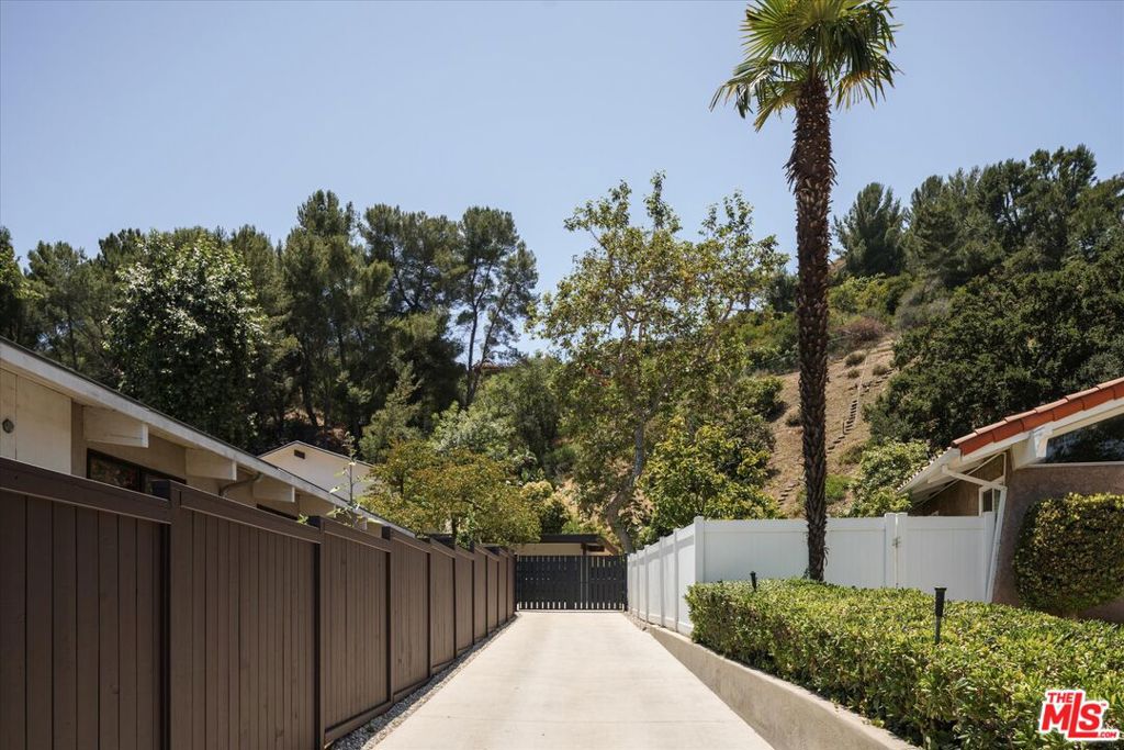 2313 Banyan Drive