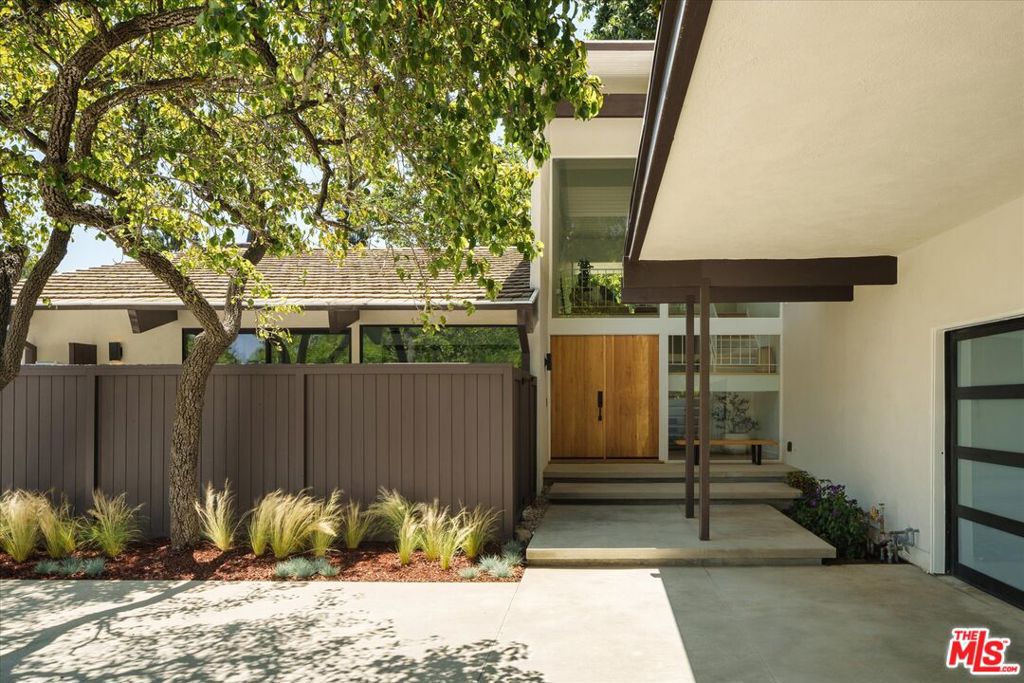 2313 Banyan Drive