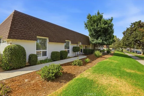 828 E Highland Avenue, Redlands, CA 92374 - MLS#: HD26182553