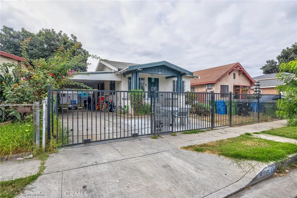 Los Angeles, California 90011, United States, 2 Bedrooms Bedrooms, ,1 BathroomBathrooms,Residential,Active,219561