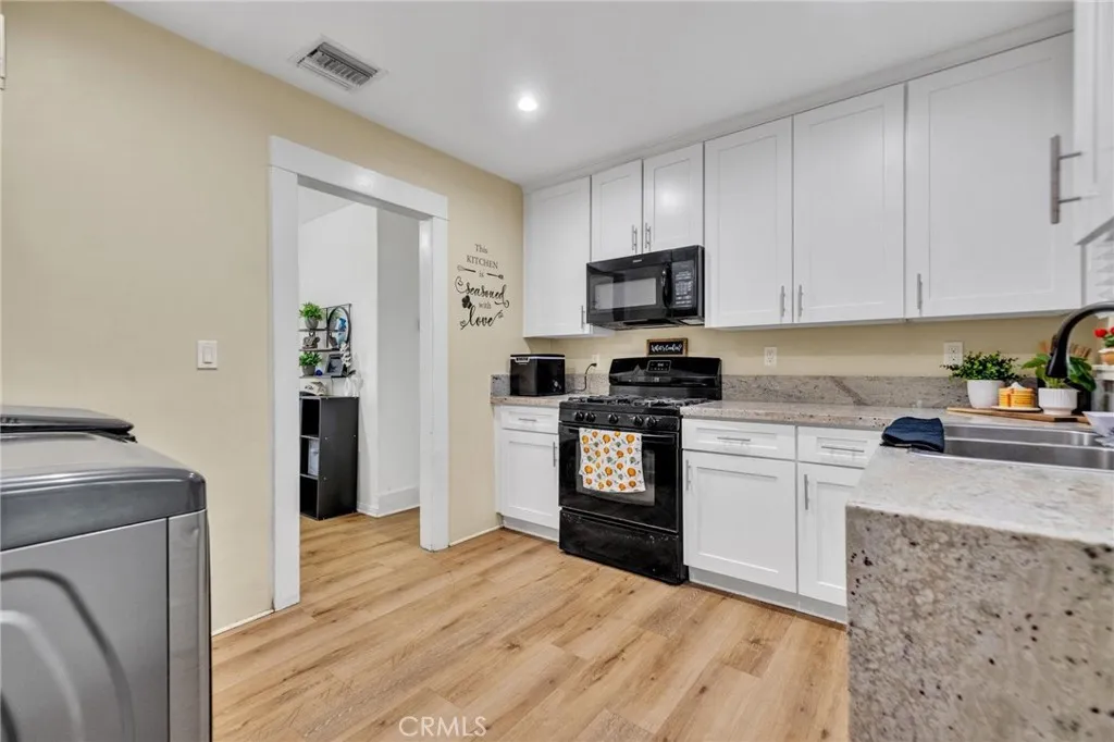 Los Angeles, California 90011, United States, 2 Bedrooms Bedrooms, ,1 BathroomBathrooms,Residential,Active,219561