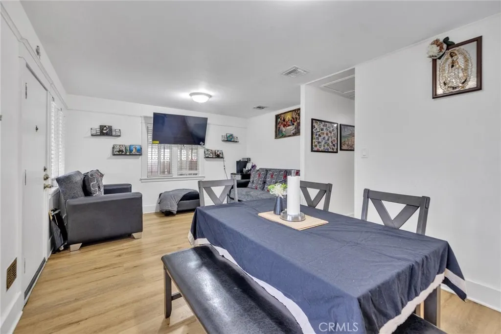 Los Angeles, California 90011, United States, 2 Bedrooms Bedrooms, ,1 BathroomBathrooms,Residential,Active,219561