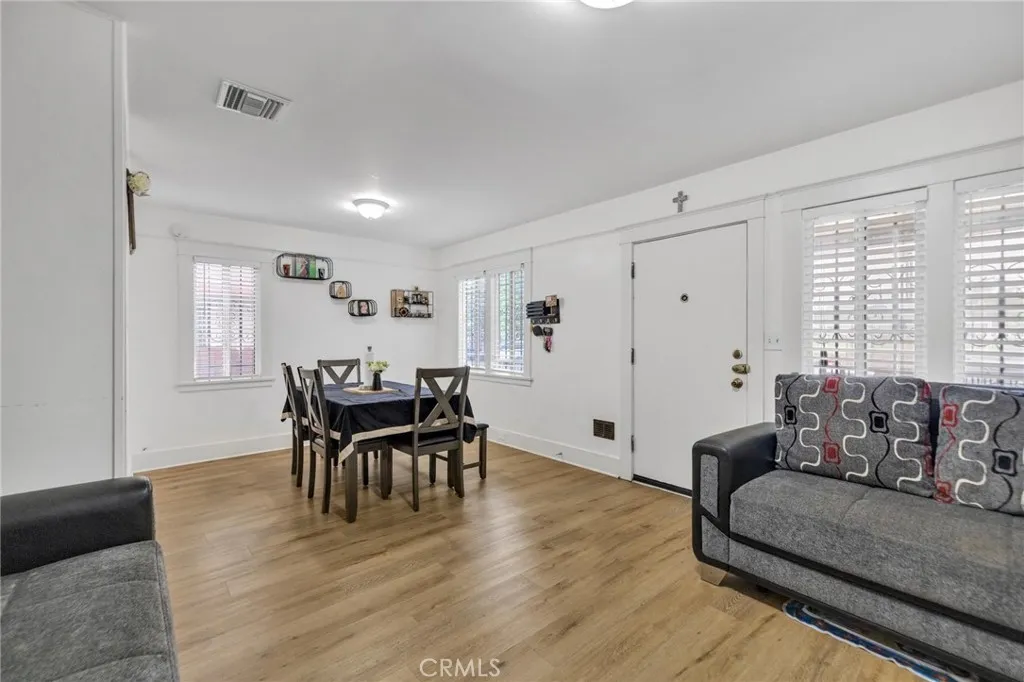 Los Angeles, California 90011, United States, 2 Bedrooms Bedrooms, ,1 BathroomBathrooms,Residential,Active,219561