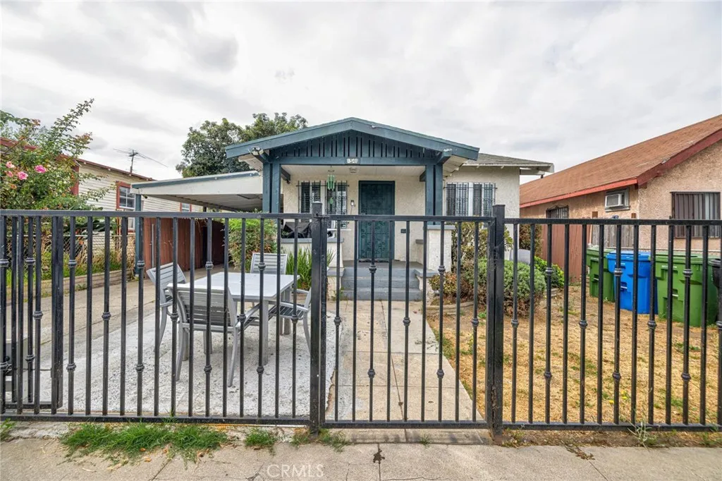 Los Angeles, California 90011, United States, 2 Bedrooms Bedrooms, ,1 BathroomBathrooms,Residential,Active,219561