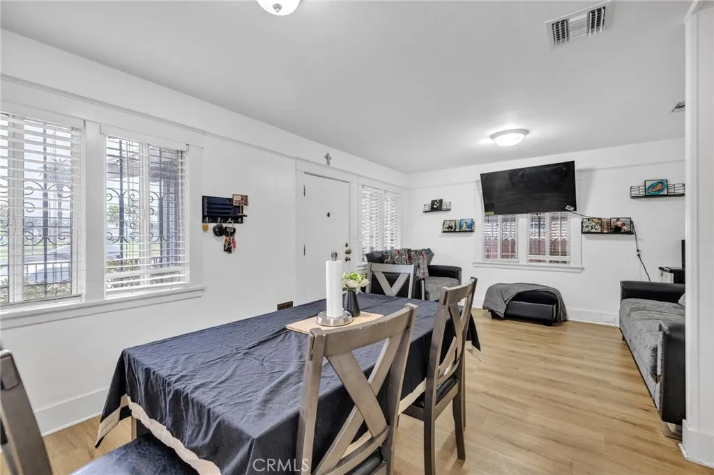 Los Angeles, California 90011, United States, 2 Bedrooms Bedrooms, ,1 BathroomBathrooms,Residential,Active,219561