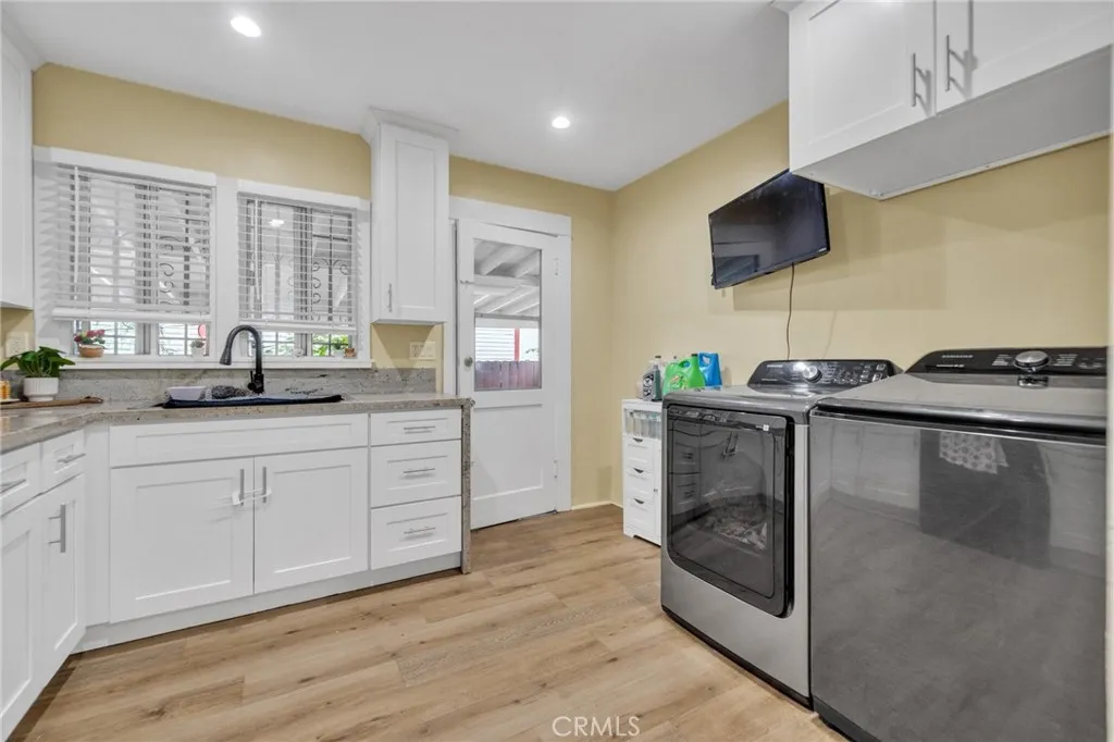 Los Angeles, California 90011, United States, 2 Bedrooms Bedrooms, ,1 BathroomBathrooms,Residential,Active,219561