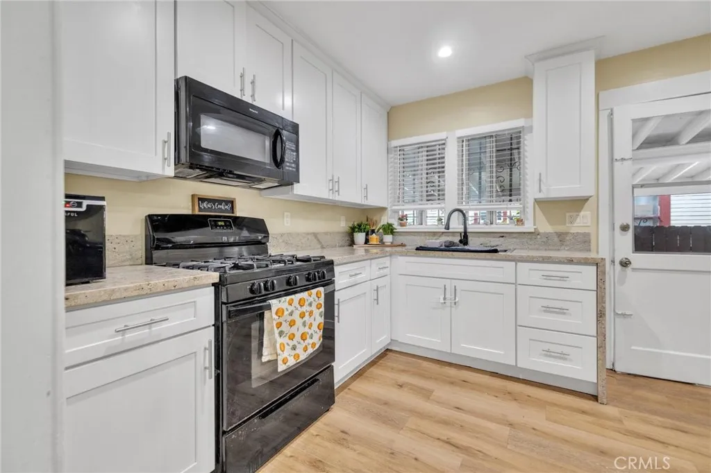 Los Angeles, California 90011, United States, 2 Bedrooms Bedrooms, ,1 BathroomBathrooms,Residential,Active,219561