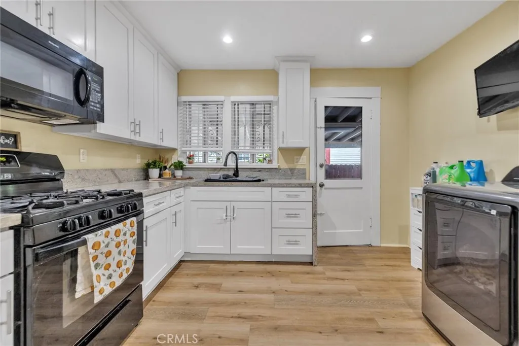 Los Angeles, California 90011, United States, 2 Bedrooms Bedrooms, ,1 BathroomBathrooms,Residential,Active,219561