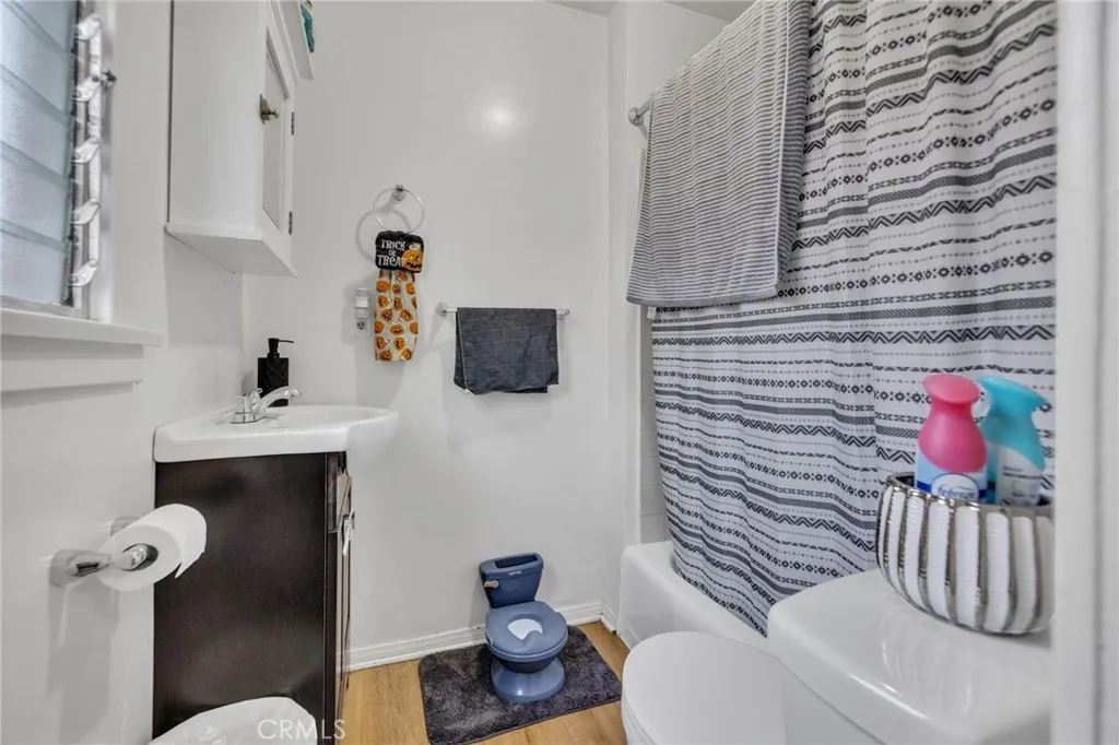 Los Angeles, California 90011, United States, 2 Bedrooms Bedrooms, ,1 BathroomBathrooms,Residential,Active,219561