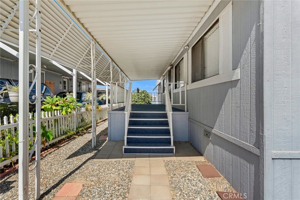 5001 W Florida 748