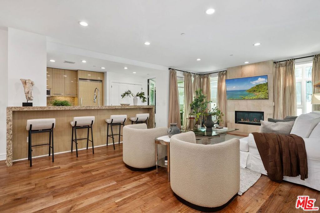 Photo of 447 N Doheny Drive #102, Beverly Hills, CA 90210 (MLS # 26850989)