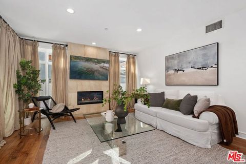 Photo of 447 N Doheny Drive #102, Beverly Hills, CA 90210 (MLS # 26850989)