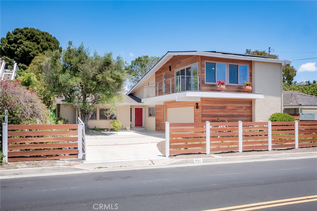 804 Avenida Presidio