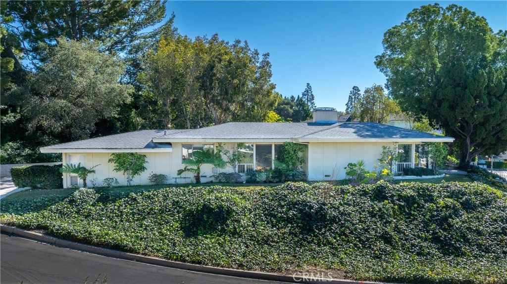 Photo of 16237 Meadowridge Road, Encino, CA 91436 (MLS # SR26034035)