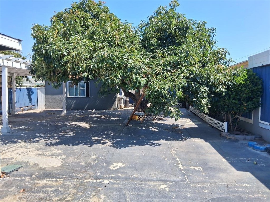 3625 W 106th