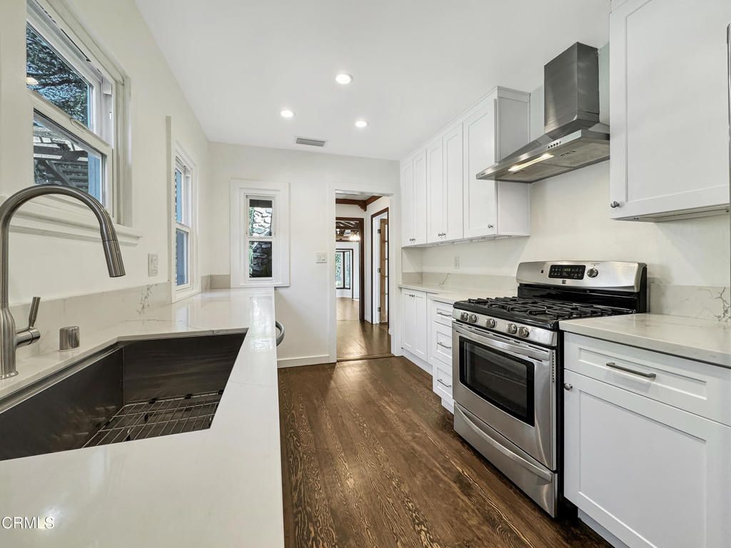 Photo of 2800 Henrietta Avenue, La Crescenta, CA 91214 (MLS # P1-23706)