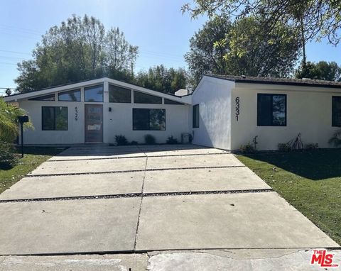 Photo of 6329 Jumilla Avenue, Woodland Hills, CA 91367 (MLS # 26652419)