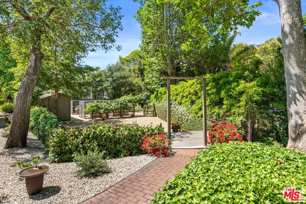 2000 Mandeville Canyon Road