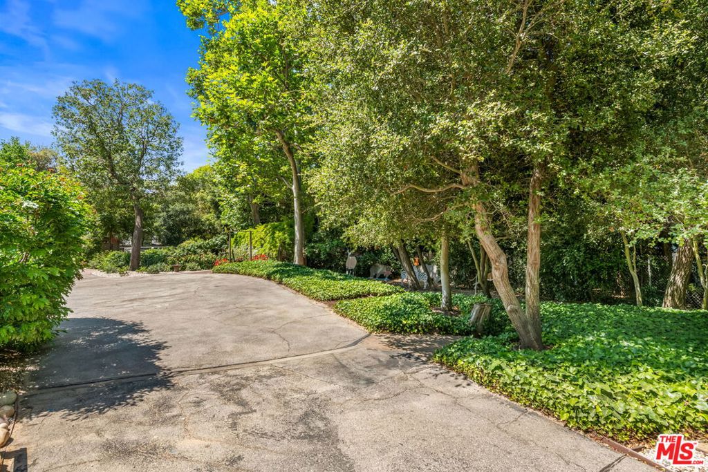 2000 Mandeville Canyon Road