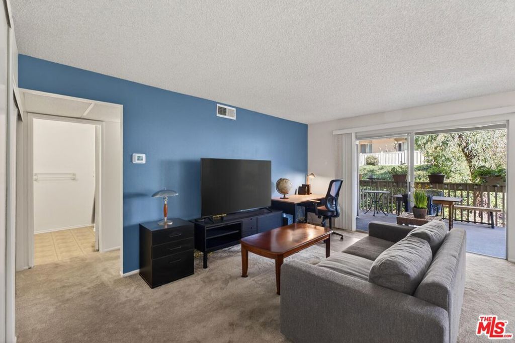 Photo of 255 Sequoia Court #23, Thousand Oaks, CA 91360 (MLS # 26664637)