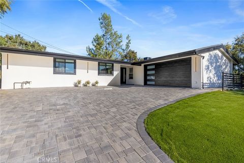 Photo of 20509 Califa, Woodland Hills, CA 91367 (MLS # SR26023154)