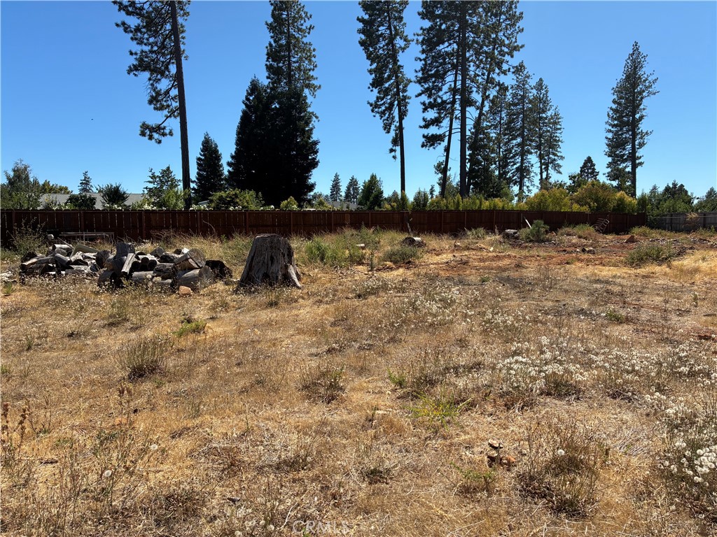 Welcome to this exceptional property located in beautiful Paradise, CA! This great nearly half acre lot, centrally located in town near upper paradise shopping center, is ready for your dream home! This parcel is offering a serene and natural setting. Don't miss this opportunity to build your home in a convenient and beautiful location!