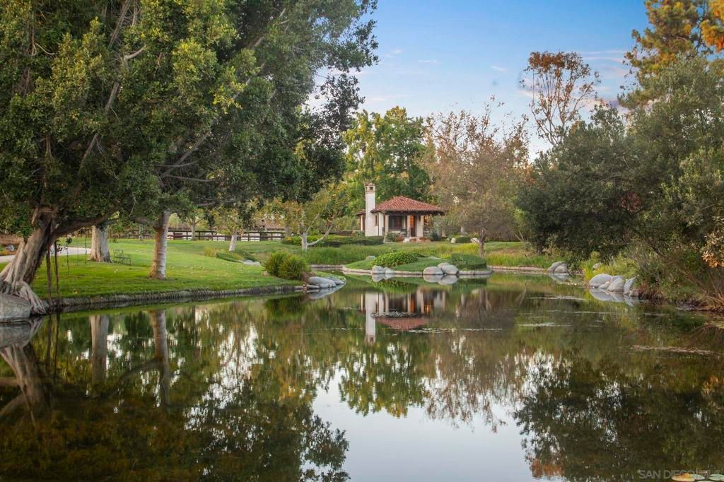 Photo of 17872 Via De Fortuna, Rancho Santa Fe, CA 92067 (MLS # 250040739SD)