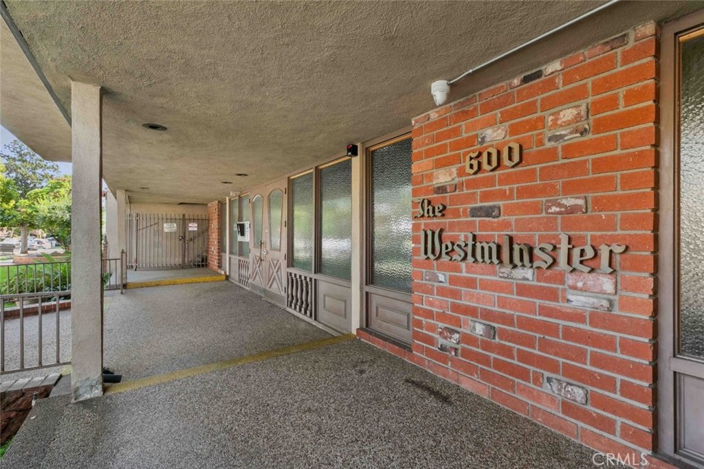 600 W Stocker Street 208