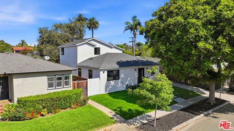 Photo of 3123 Oakhurst Avenue, Los Angeles, CA 90034 (MLS # 26854709)