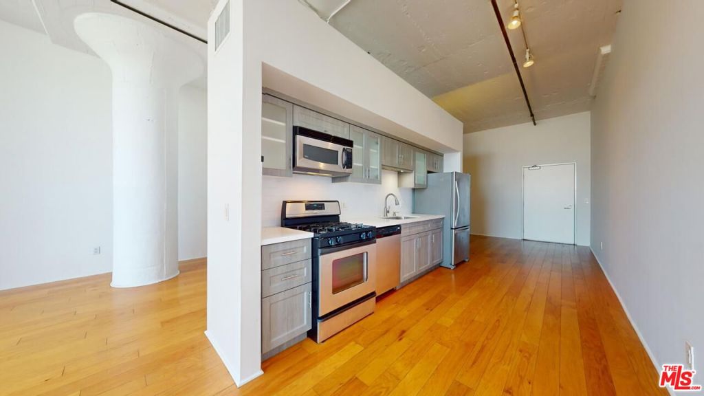 420 S San Pedro Street 421