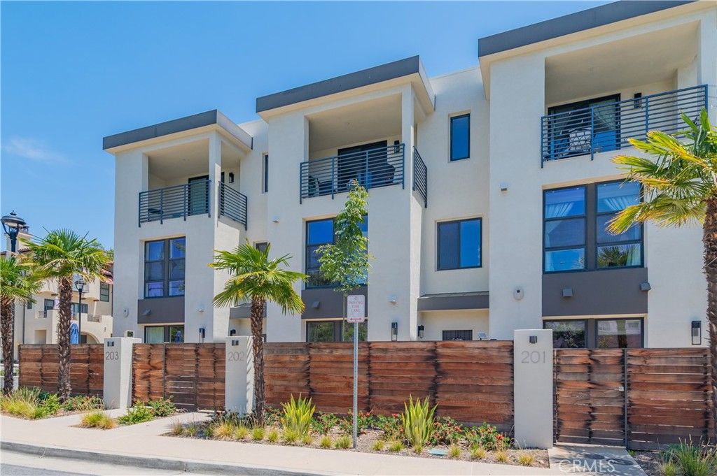 Photo of 820 Mission St #202, South Pasadena, CA 91030 (MLS # AR25232399)