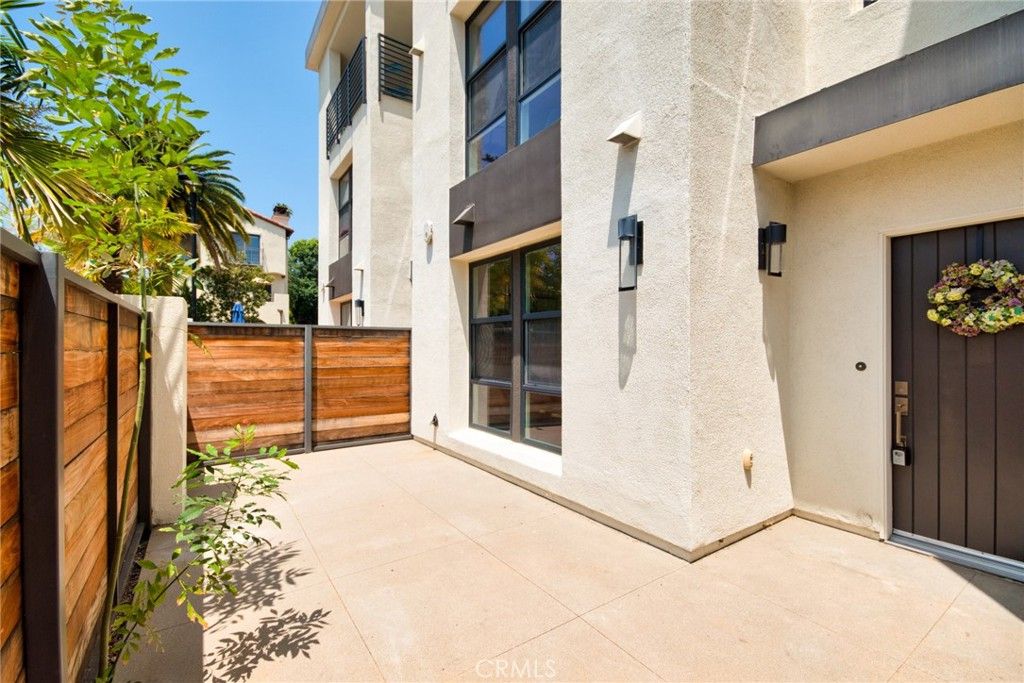Photo of 820 Mission St #202, South Pasadena, CA 91030 (MLS # AR25232399)