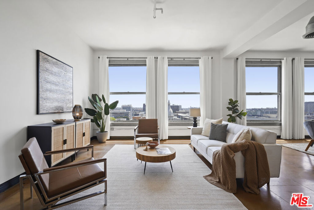 108 W 2nd Street 906