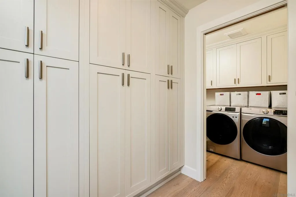 La Jolla, California 92037, United States, 3 Bedrooms Bedrooms, ,2 BathroomsBathrooms,Residential,Active,225429