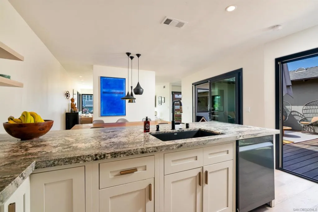 La Jolla, California 92037, United States, 3 Bedrooms Bedrooms, ,2 BathroomsBathrooms,Residential,Active,225429