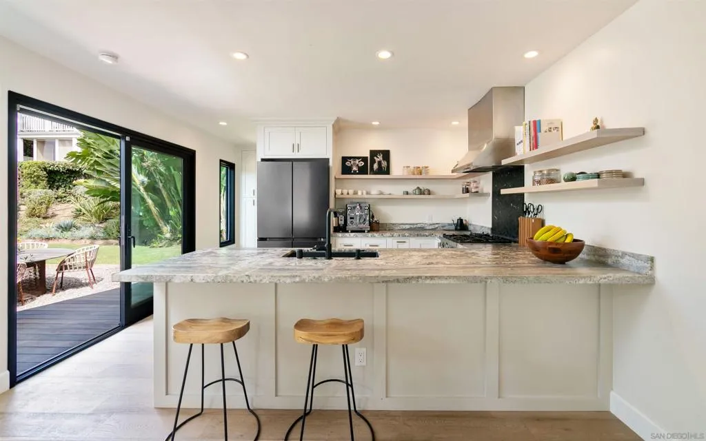 La Jolla, California 92037, United States, 3 Bedrooms Bedrooms, ,2 BathroomsBathrooms,Residential,Active,225429