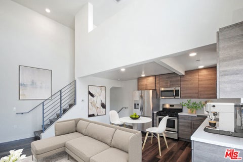 Photo of 3667 Mentone Avenue #5, Los Angeles, CA 90034 (MLS # 26827059)