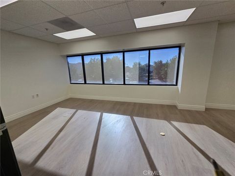 Photo of 920 Palomares Avenue, La Verne, CA 91750 (MLS # CV25221702) Photo of 920 Palomares Avenue, La Verne, CA 91750 (MLS # CV25221702)