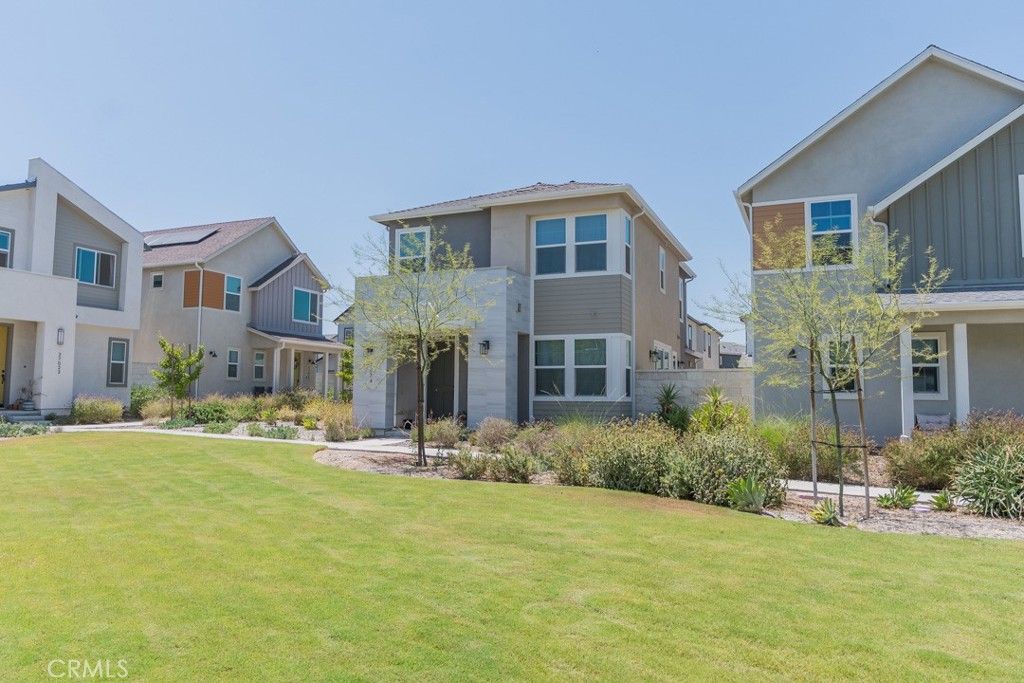 Photo of 27474 Quiet View Place, Valencia, CA 91381 (MLS # SR25221341)
