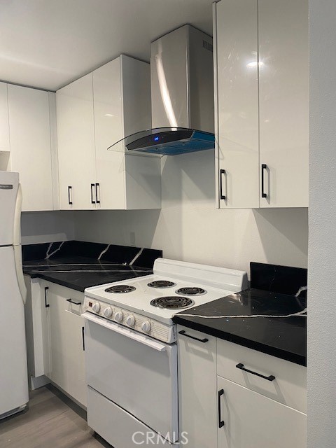Fully updated 2 Bedroom 2 Bath Condo! Brand new kitchen with countertops! Brand New Floor. Floating Vanity in both restrooms. Fresh Paint and more. This is a corner unit with no units on your side! This unit also has a private balcony and steps away from the Elevator!