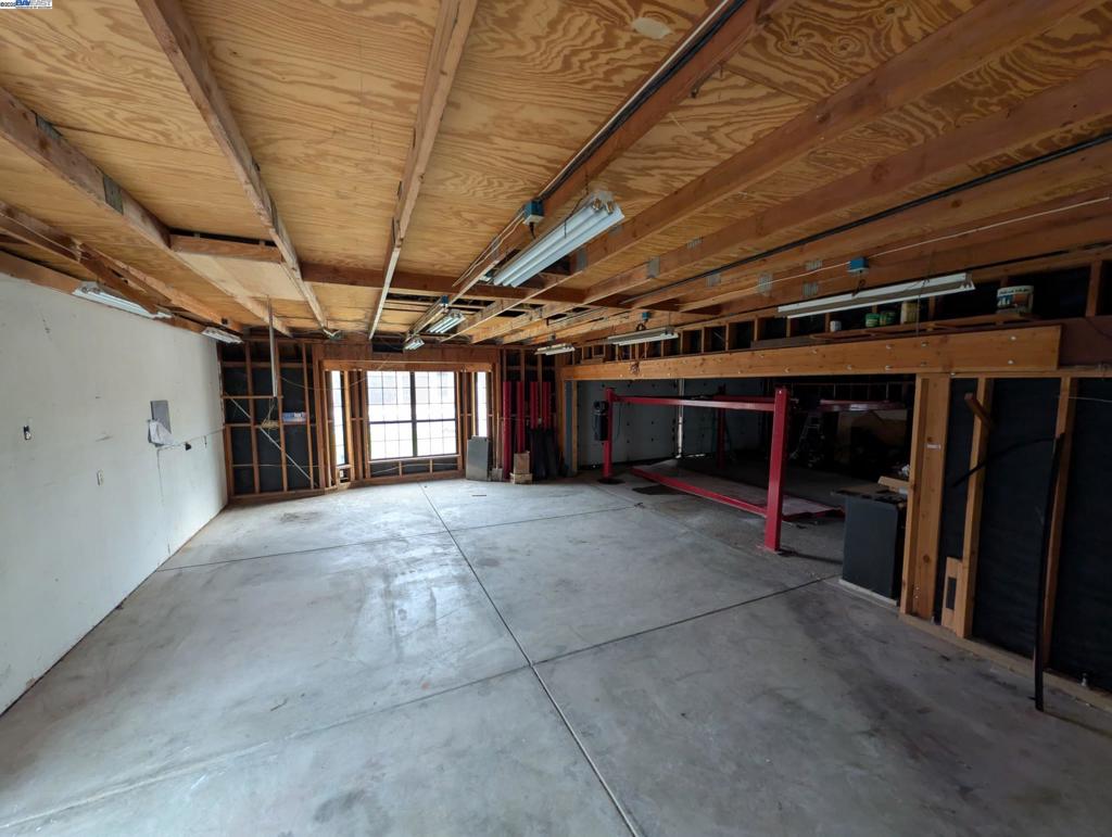 DELTA WATERFRONT ACCESS - Residential