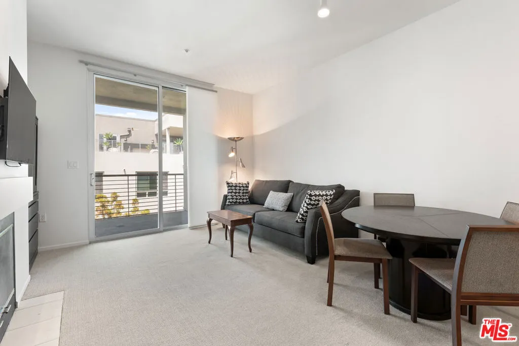 Los Angeles, California 90012, United States, 2 Bedrooms Bedrooms, ,2 BathroomsBathrooms,Residential,Active,166272