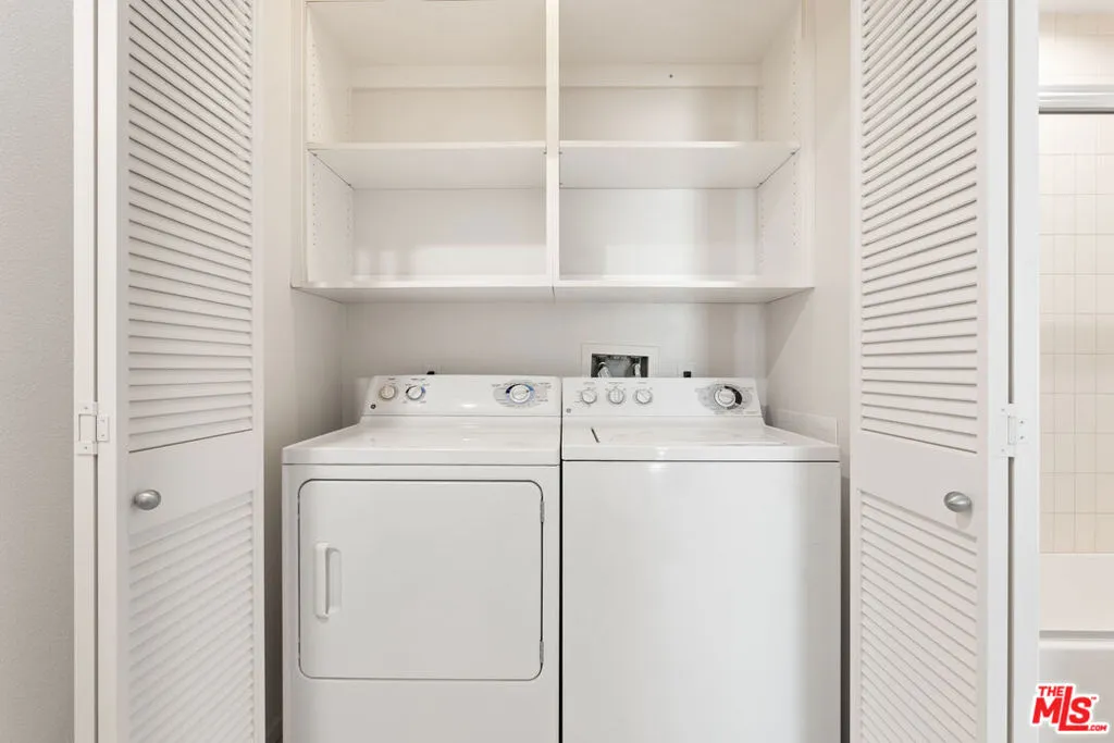 Los Angeles, California 90012, United States, 2 Bedrooms Bedrooms, ,2 BathroomsBathrooms,Residential,Active,166272