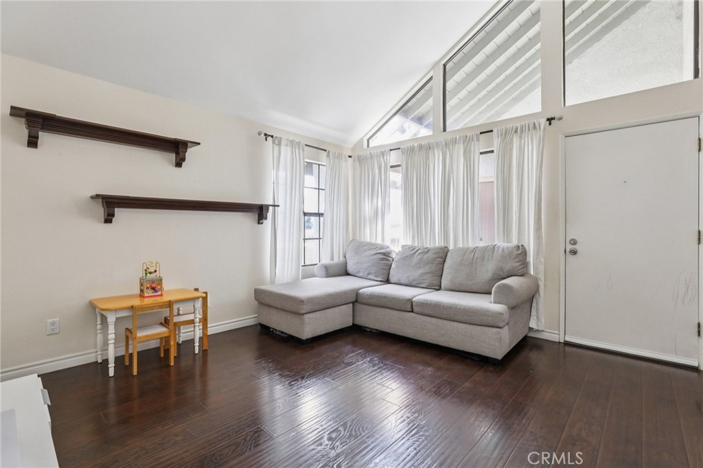 10601 Lakeside S J