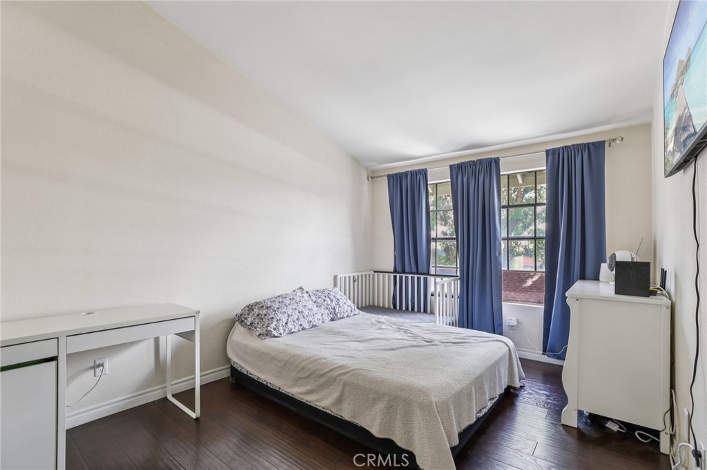 10601 Lakeside S J