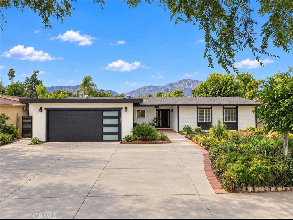 1339 W 11th