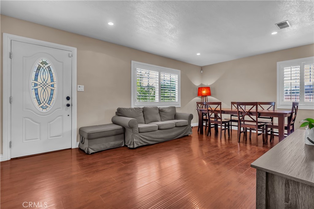 5944 Pennswood
