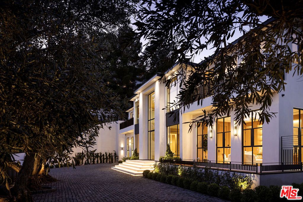 Photo of 1165 Somera Road, Los Angeles, CA 90077 (MLS # 25618345)