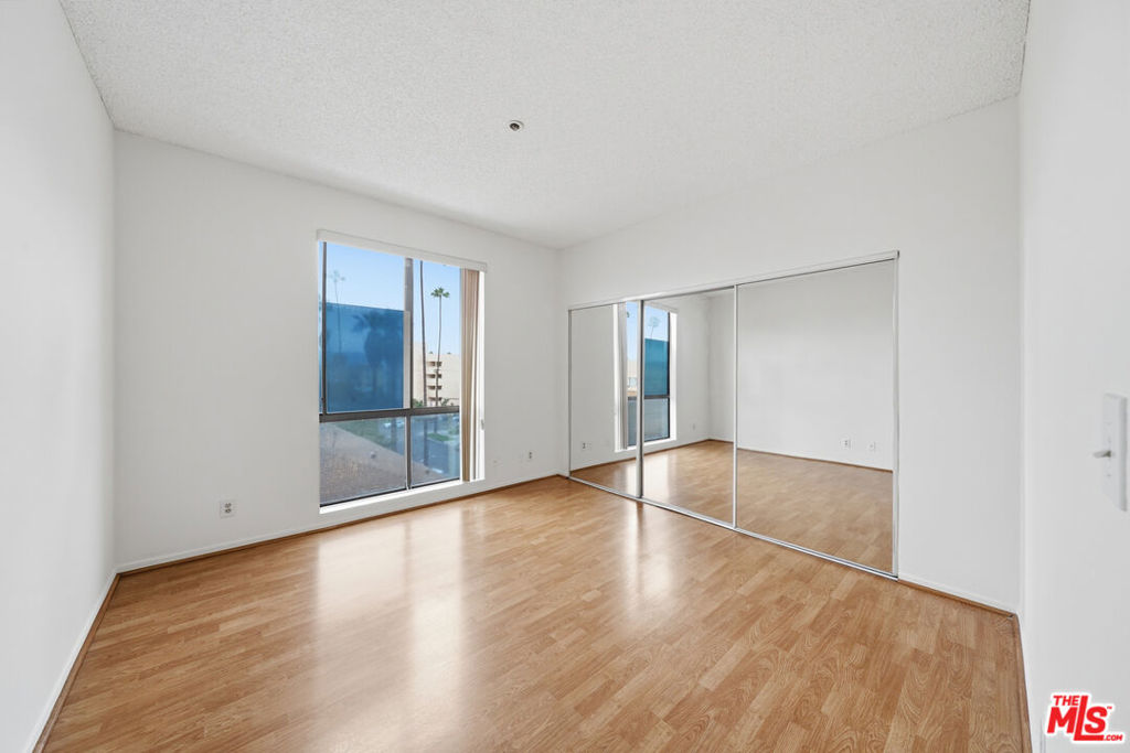 533 S St Andrews Place 313